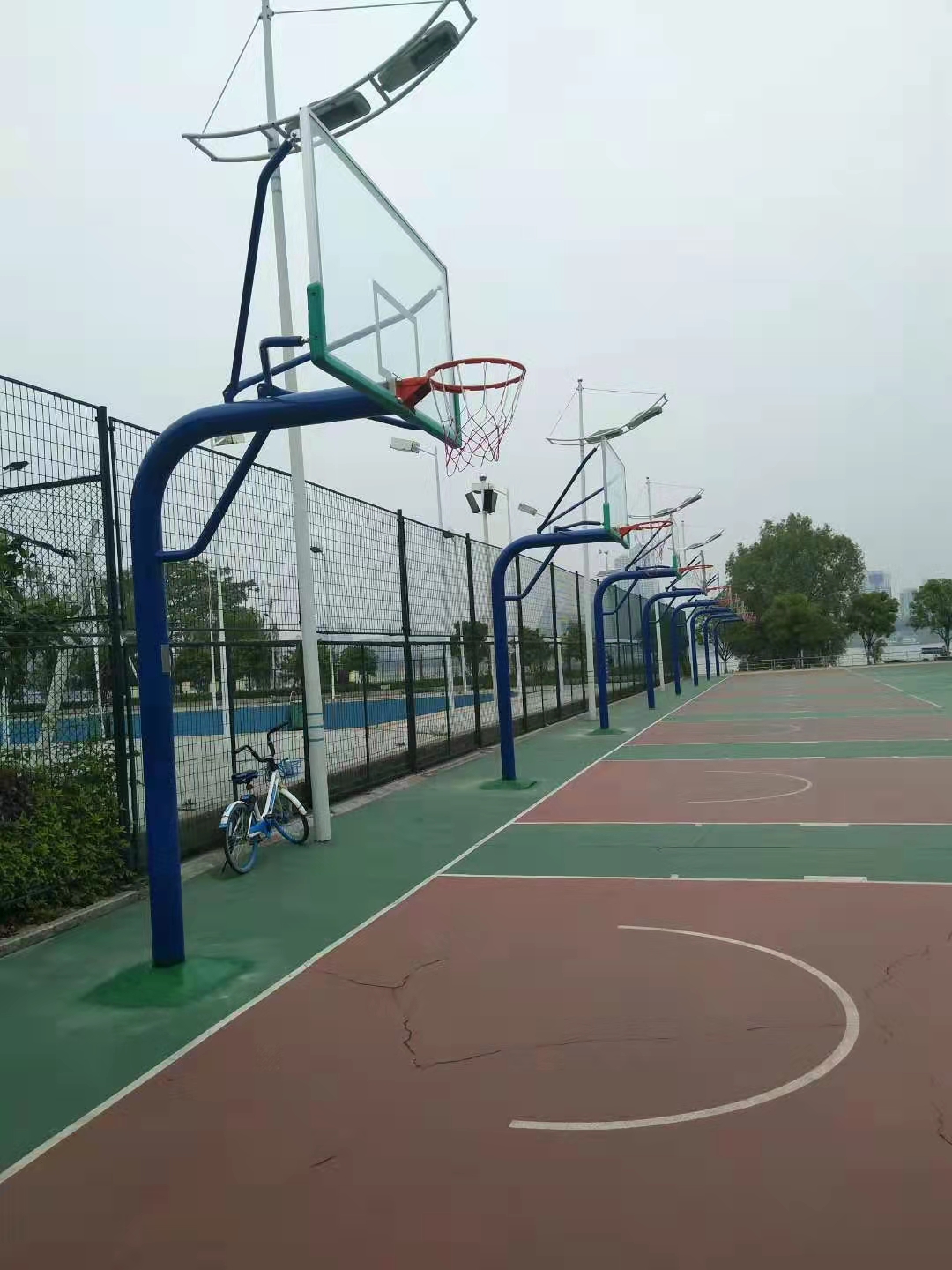 江滩室外篮球场及配套